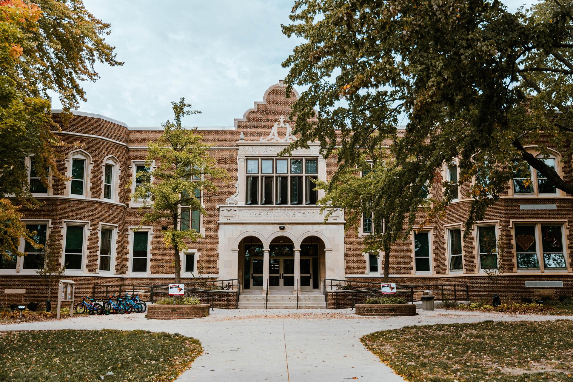 Lake Bluff Elementary School building